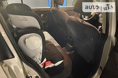 Хетчбек Nissan TIIDA 2012 в 