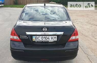 Седан Nissan TIIDA 2011 в 