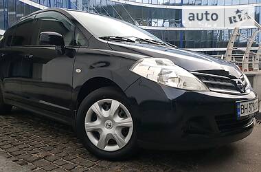 Хэтчбек Nissan TIIDA 2010 в Одессе