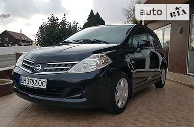 Хэтчбек Nissan TIIDA 2010 в Одессе