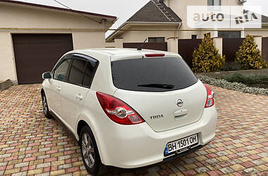 Хэтчбек Nissan TIIDA 2010 в Одессе