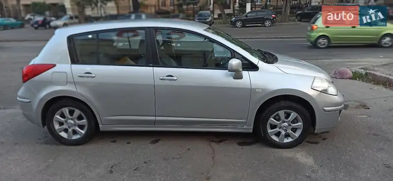 Nissan TIIDA