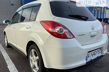 Хэтчбек Nissan TIIDA 2010 в Киеве