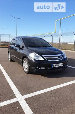 Хетчбек Nissan TIIDA 2010 в Одесі