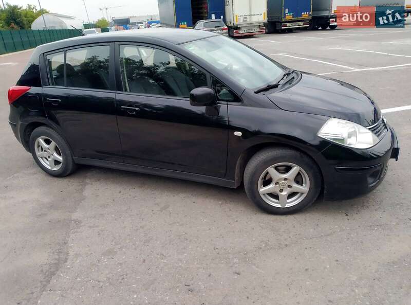 Хэтчбек Nissan TIIDA 2008 в Львове