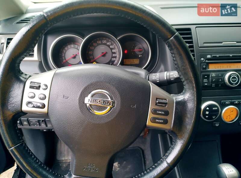 Хэтчбек Nissan TIIDA 2008 в Львове