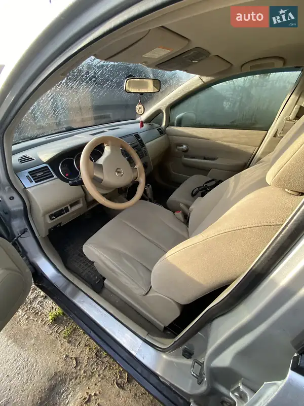 Хэтчбек Nissan TIIDA 2007 в 