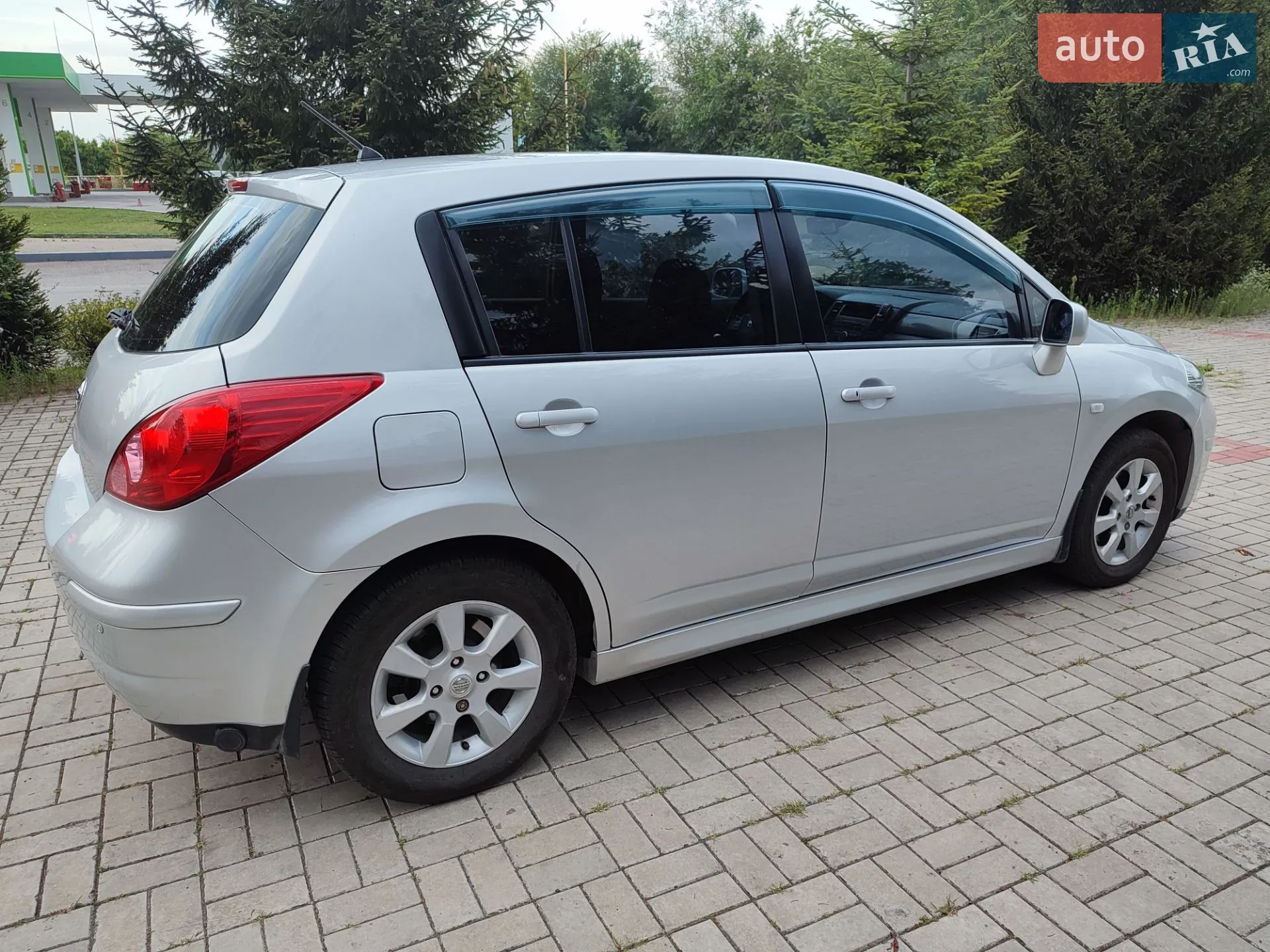 2011 Nissan Tiida - мініатюра 2