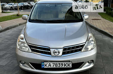 Хэтчбек Nissan TIIDA 2012 в Киеве