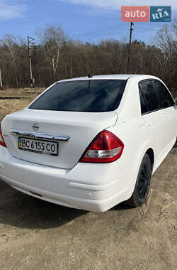 Седан Nissan TIIDA 2011 в Львове