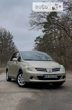 Седан Nissan TIIDA 2012 в Киеве