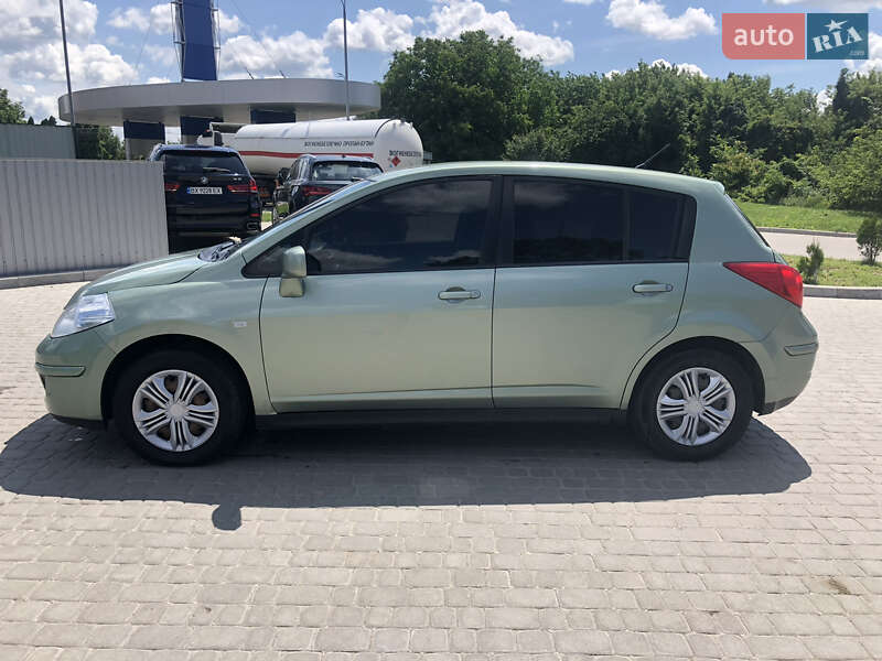 Хэтчбек Nissan TIIDA 2008 в Хмельницком