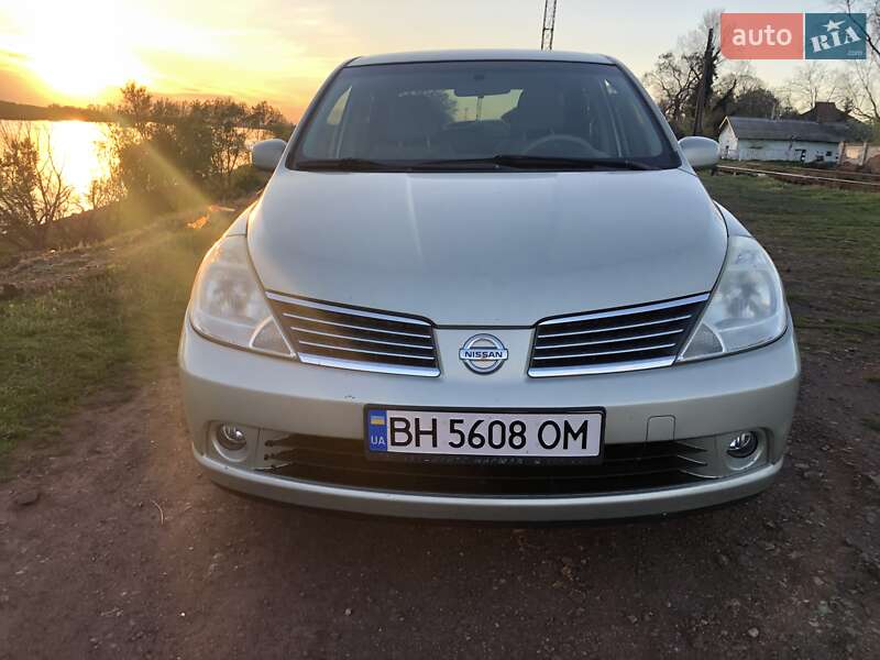Nissan TIIDA 2007