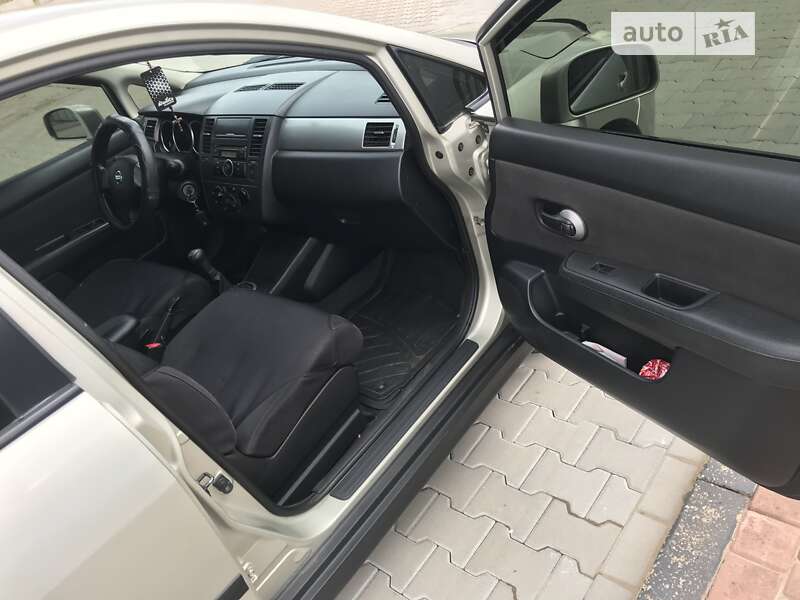 Хэтчбек Nissan TIIDA 2008 в Самборе