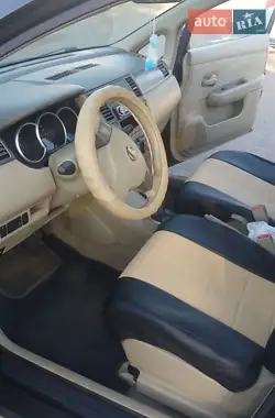 Nissan TIIDA 2007