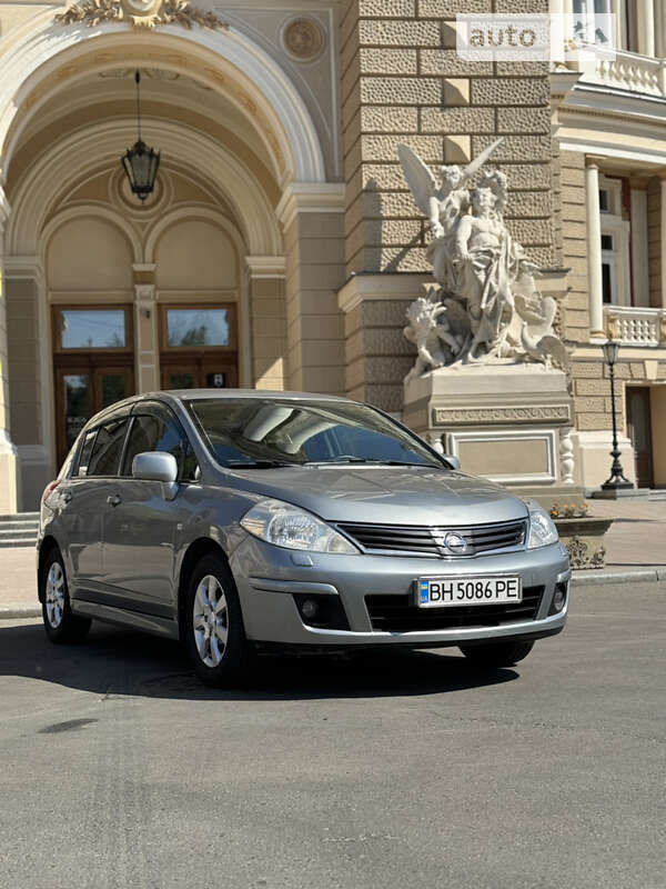 Хетчбек Nissan TIIDA 2012 в Одесі