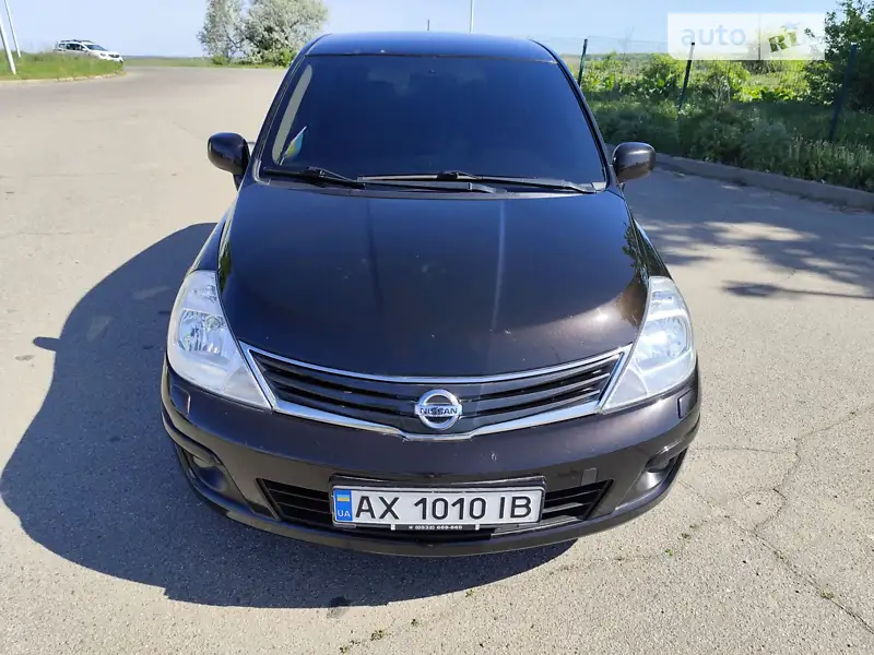 Nissan TIIDA 2012