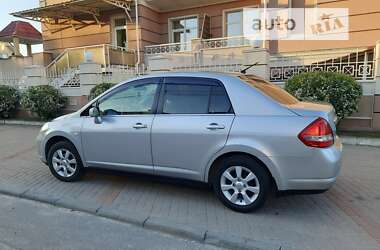 Седан Nissan TIIDA 2008 в Киеве