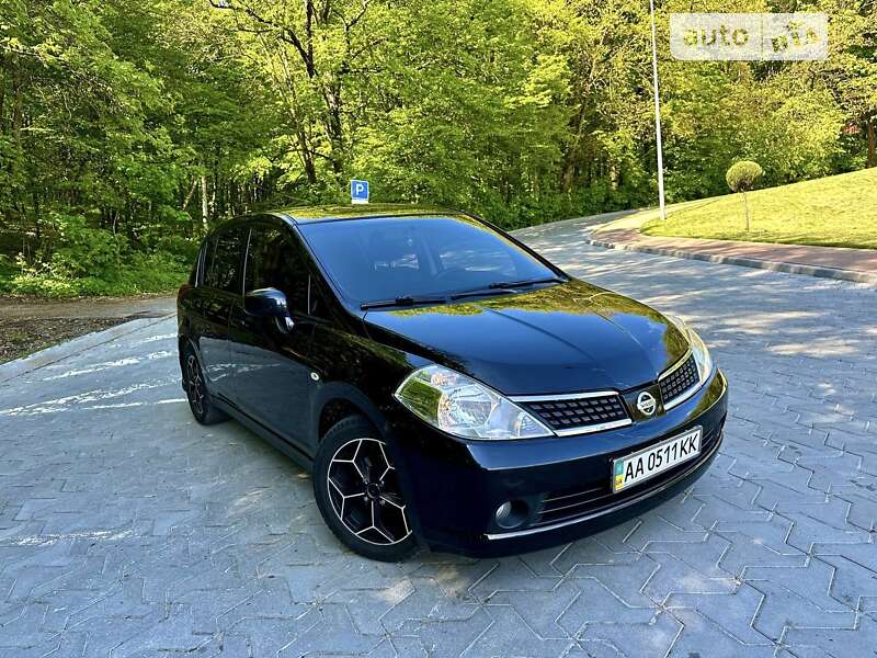 Хэтчбек Nissan TIIDA 2008 в Львове