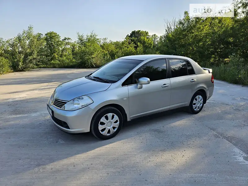 Nissan TIIDA 2007