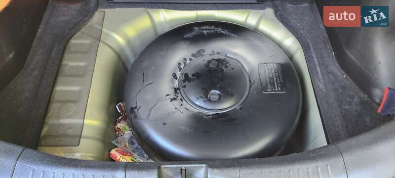 Хетчбек Nissan TIIDA 2008 в Ладижині