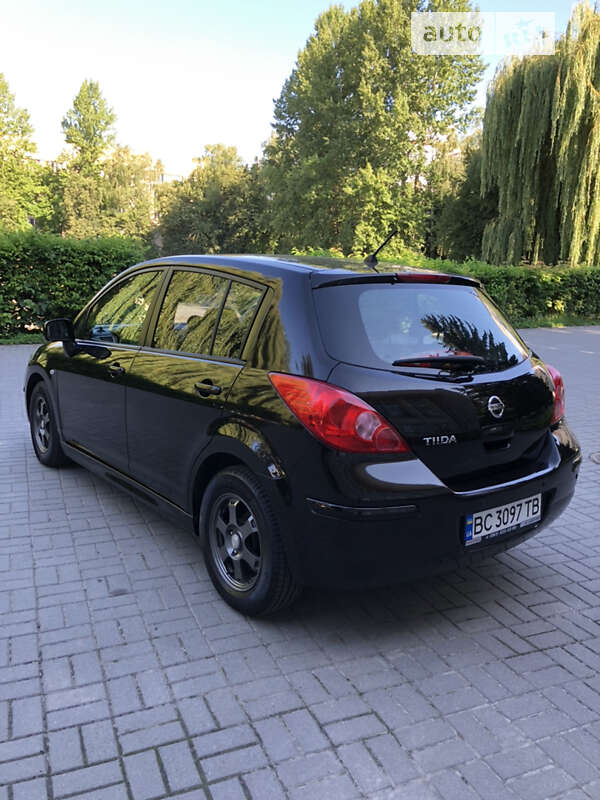 Хэтчбек Nissan TIIDA 2011 в Львове