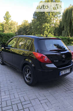 Хэтчбек Nissan TIIDA 2011 в 