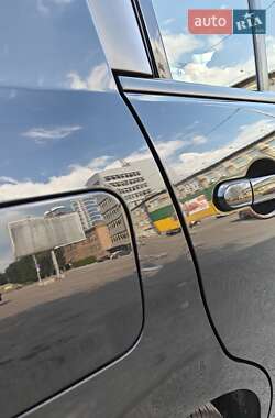 Хэтчбек Nissan TIIDA 2011 в 