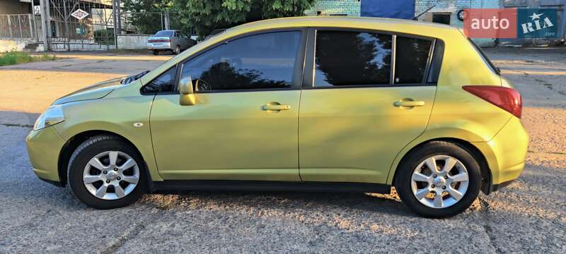 Хетчбек Nissan TIIDA 2008 в Ладижині