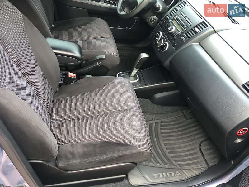 Хэтчбек Nissan TIIDA 2011 в Обухове