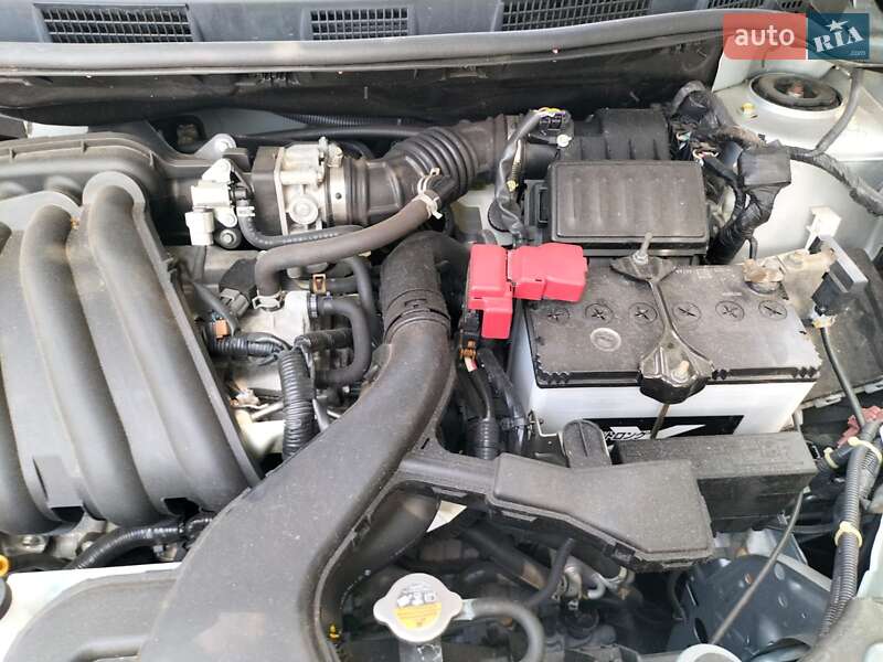 Седан Nissan TIIDA 2012 в Львове