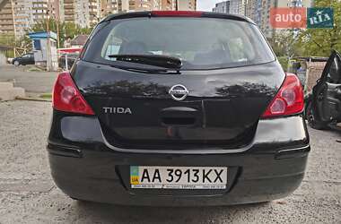 Хэтчбек Nissan TIIDA 2011 в 