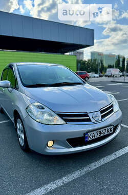 Хетчбек Nissan TIIDA 2012 в 
