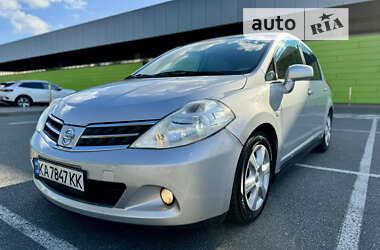 Хетчбек Nissan TIIDA 2012 в 
