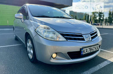 Хетчбек Nissan TIIDA 2012 в 