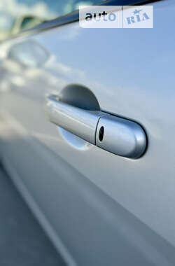Хетчбек Nissan TIIDA 2012 в 