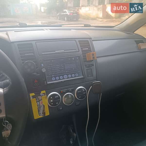 Хэтчбек Nissan TIIDA 2008 в Львове