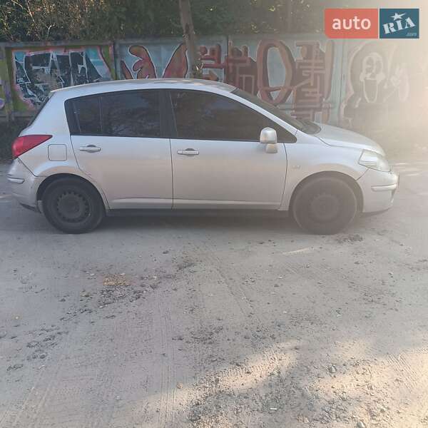 Хэтчбек Nissan TIIDA 2008 в Львове