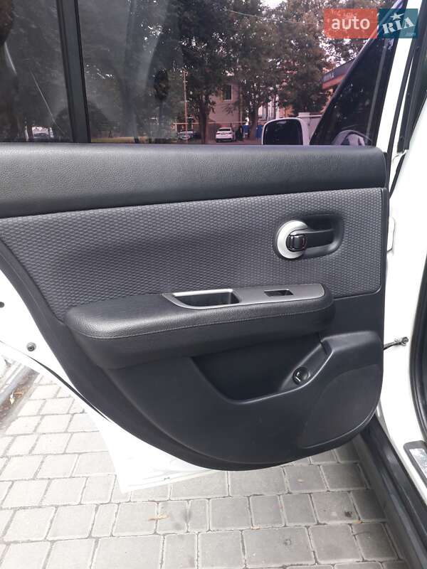 Седан Nissan TIIDA 2008 в Києві