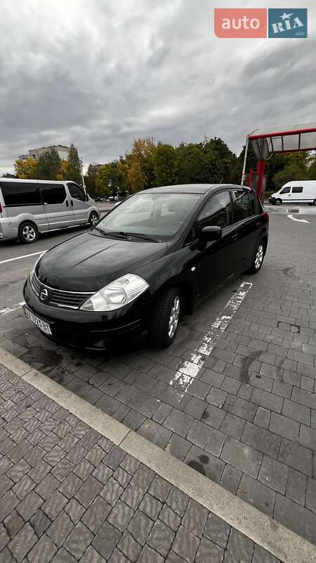 Хэтчбек Nissan TIIDA 2008 в Новояворовске