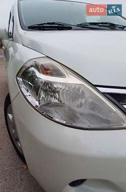 Хэтчбек Nissan TIIDA 2012 в 