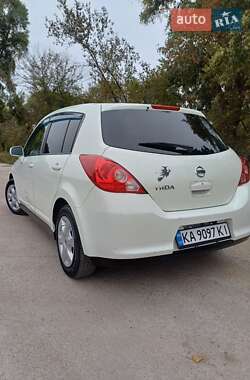 Хэтчбек Nissan TIIDA 2012 в 