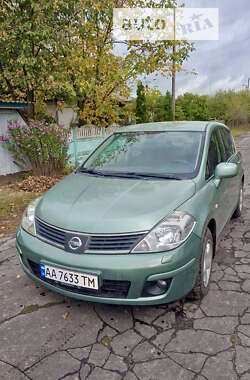 Хэтчбек Nissan TIIDA 2008 в Киеве