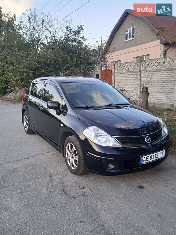Хетчбек Nissan TIIDA 2012 в Кам'янському