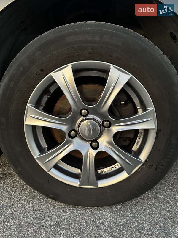 Хетчбек Nissan TIIDA 2012 в Кам'янському