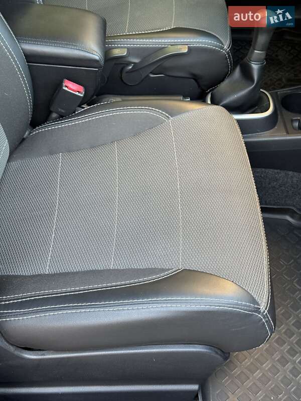 Хетчбек Nissan TIIDA 2012 в Кам'янському