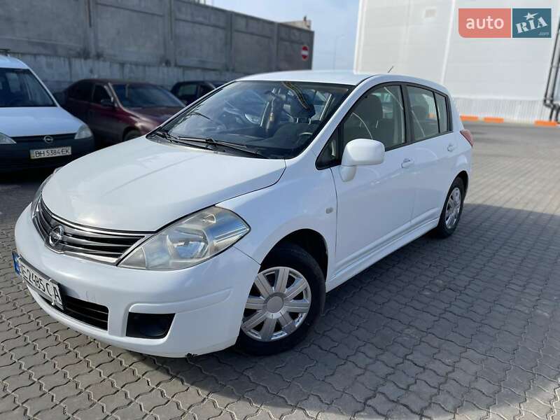 Хетчбек Nissan TIIDA 2011 в Одесі