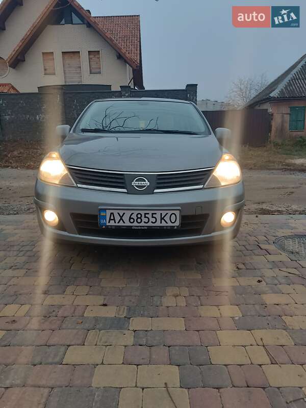 Nissan TIIDA 2008