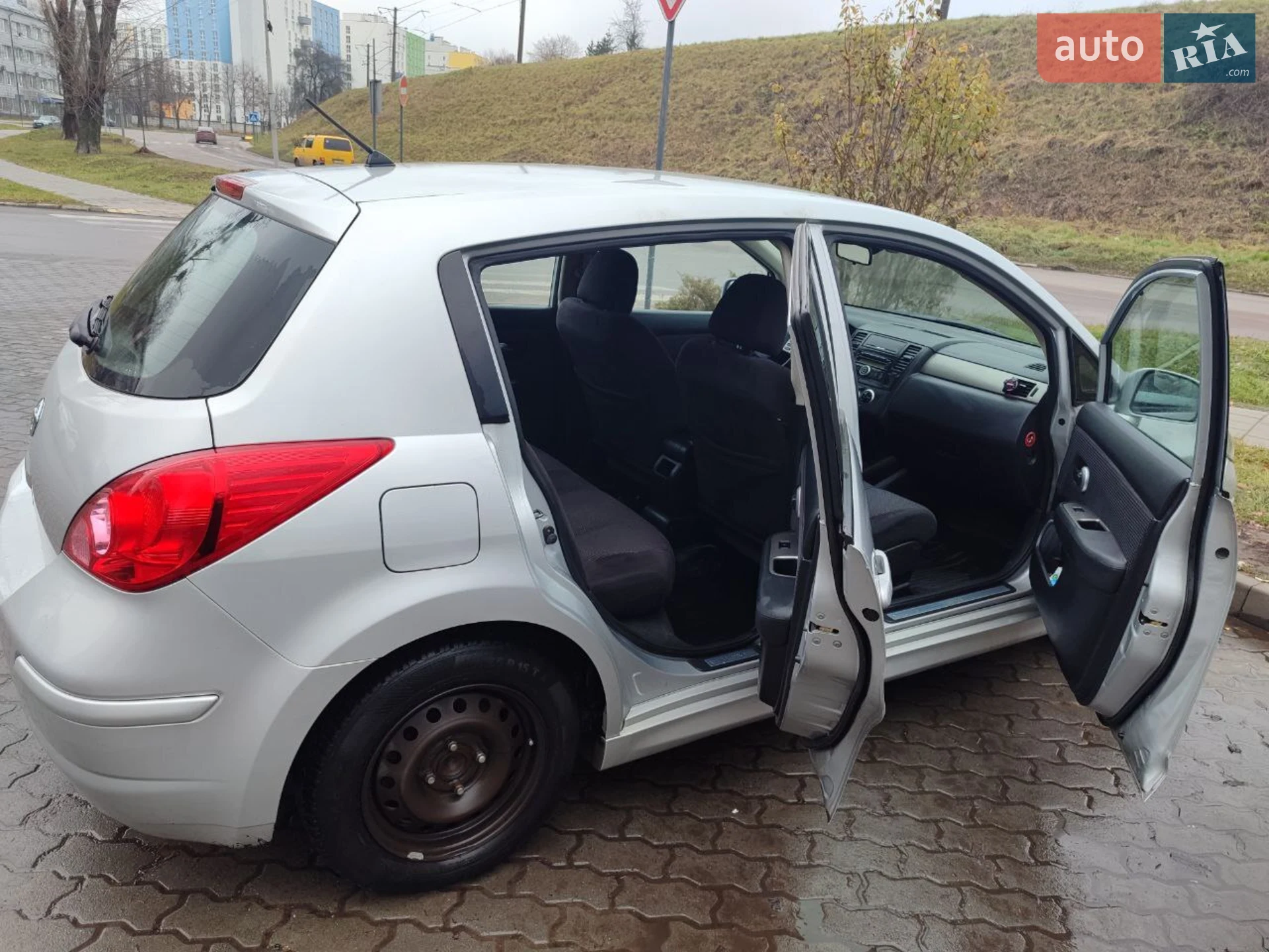 2010 Nissan Tiida - мініатюра 8
