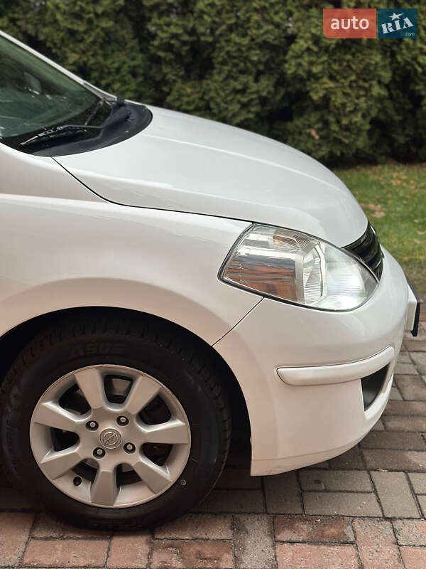 Хетчбек Nissan TIIDA 2012 в Києві фото 2 Хетчбек Nissan TIIDA 2012 в Києві